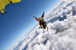 开云体育官方网站-东方铁骑单节冲垮敌阵，西方君王末节主宰战场，论篮球世界里的统治时刻