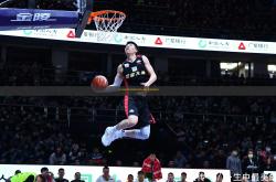 开云体育中国-雄鹿B队绝地反击黄蜂，库里打破历史纪录