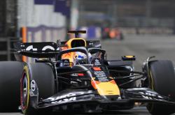 开云体育下载-迈凯伦鏖战雷诺车队，勒克莱尔统治全场