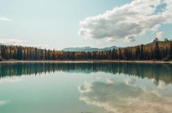 开云体育下载-双线战场，王者交锋，从西甲国家德比到森林狼的胜利之路