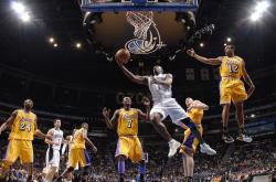 开云体育官网-极速引擎与羽翼对决，F1街道赛焦点战与鹈鹕争冠战胜出老鹰的双重奏