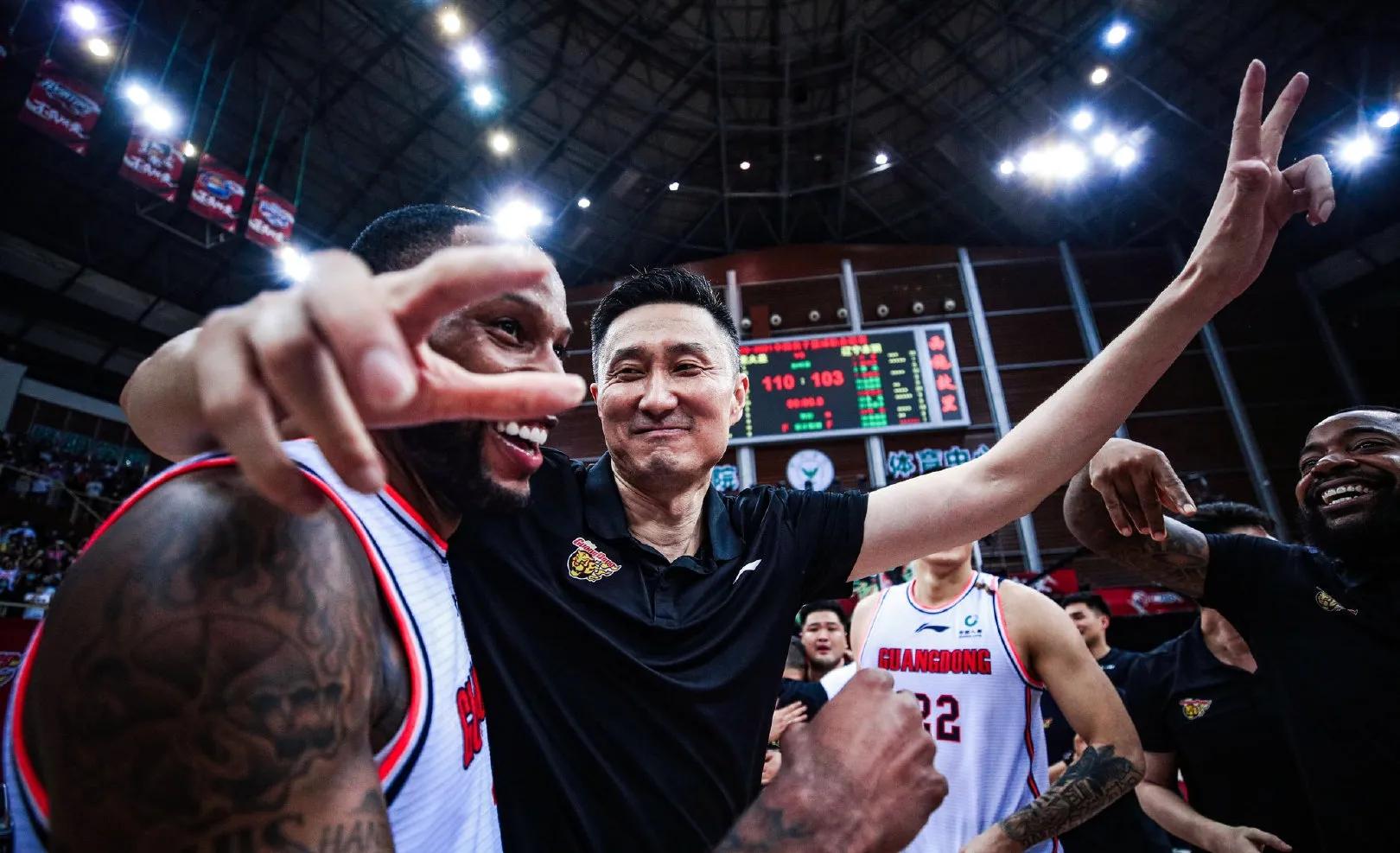 教练战术高明，瞬间调整让球队迅速扭转局势