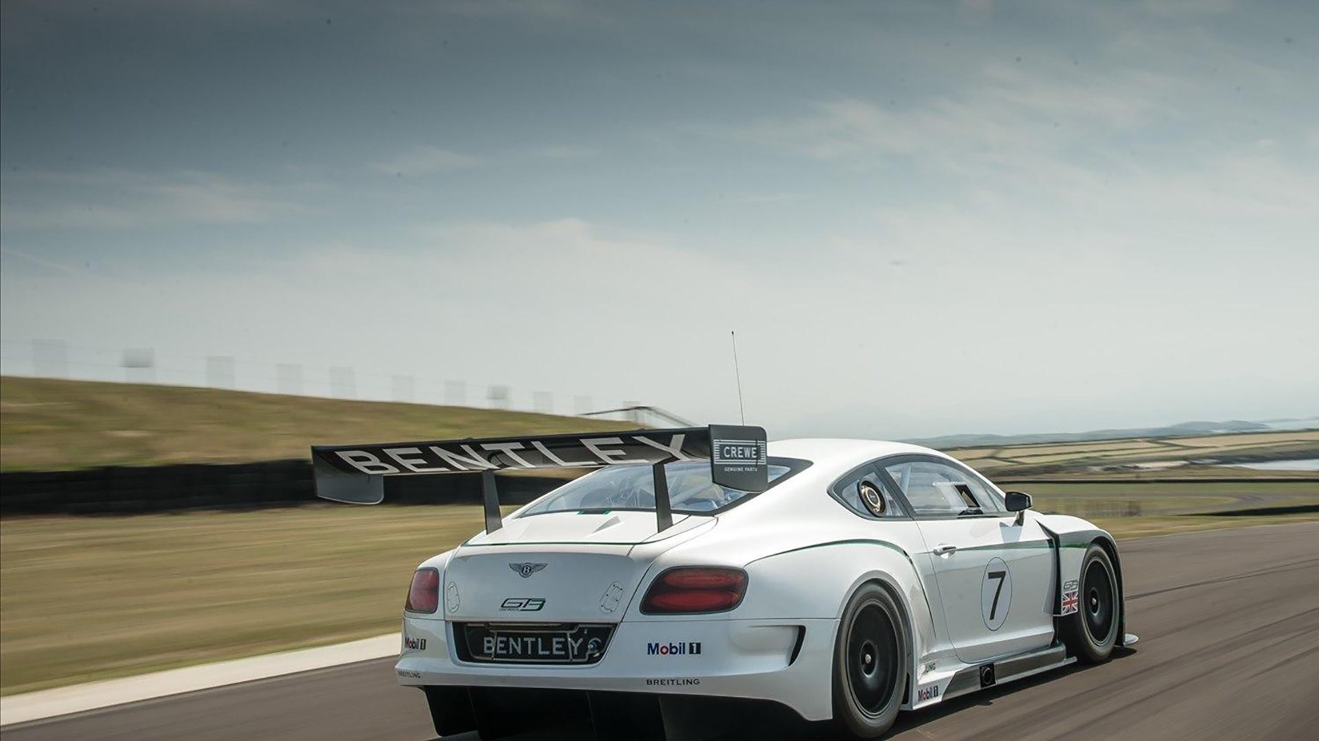 集体铁壁与孤星破晓,当波兰的洪流托起贝林厄姆的涅槃