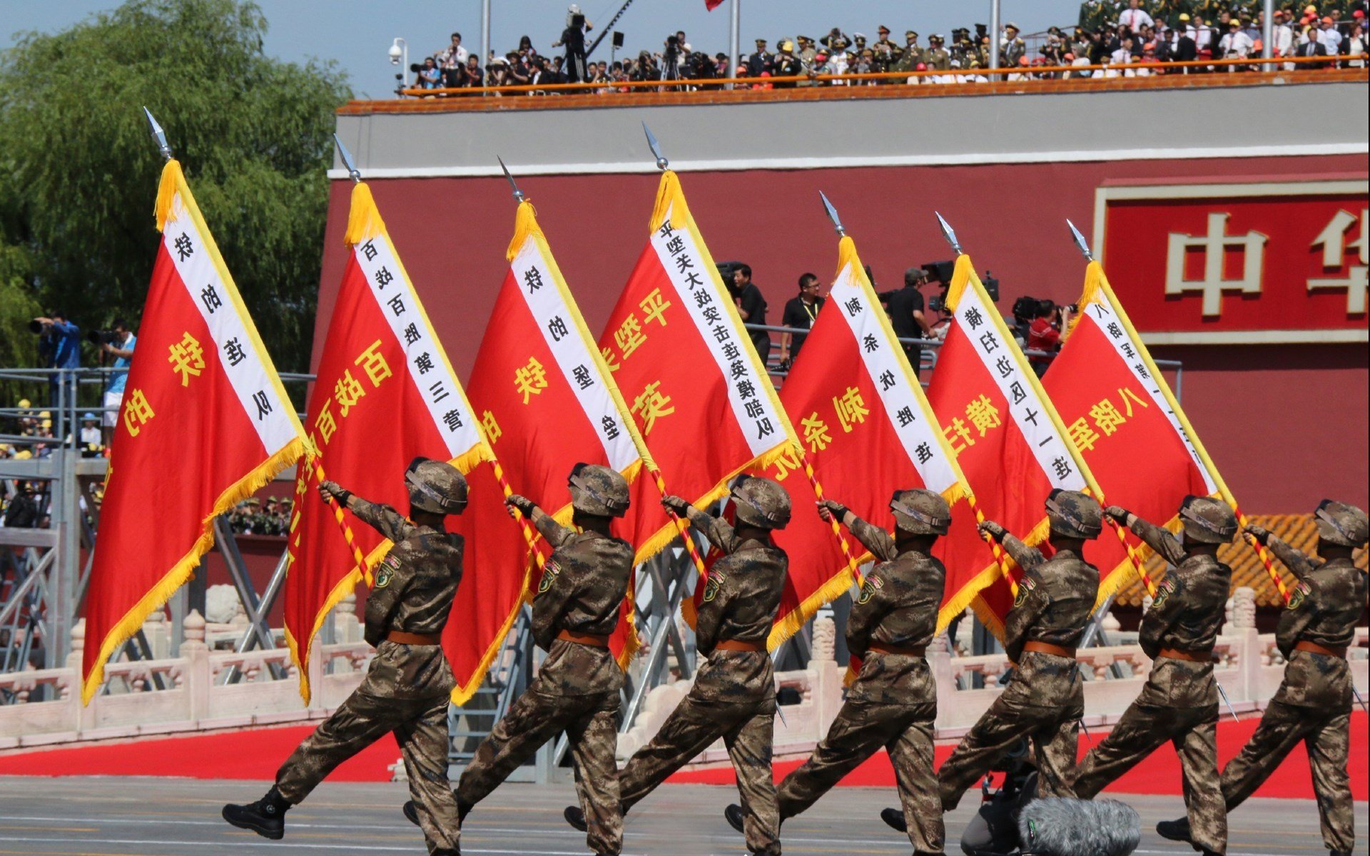 库尔图瓦赛后评分拉满，AC米兰逆转日本，足球之夜的激情与荣耀